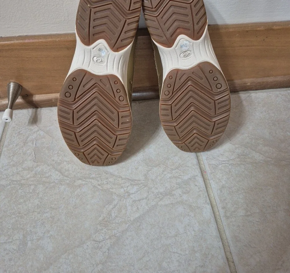 Easy Spirit Traveltime Leopard Print Comfort Fashion Sneakers - Gold 7.5W